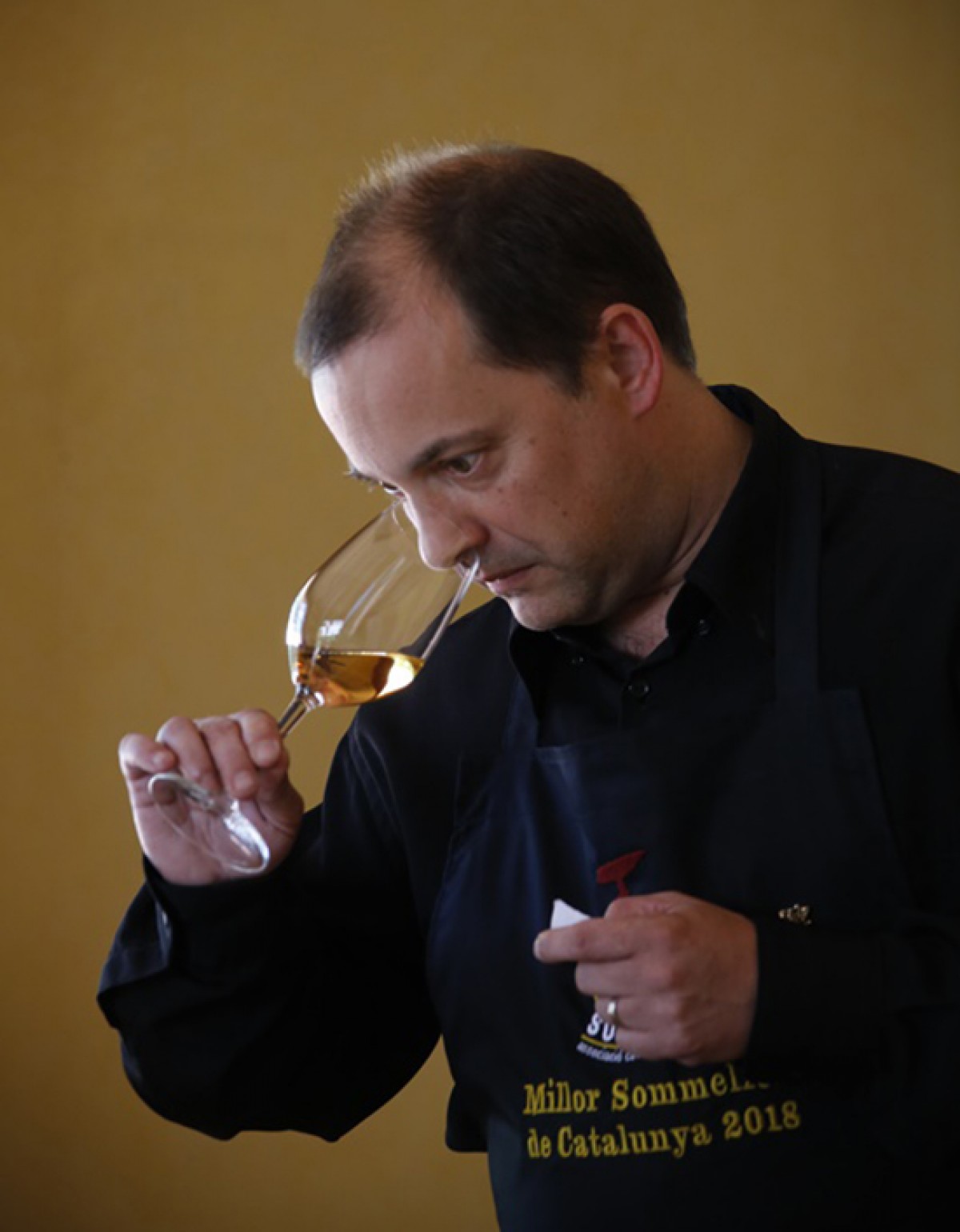 1200_1631638945El_sommelier_giron_Ferran_Vila_en_el_Concurs_de_Millor_Sommelier_de_Catalunya_Associaci_Catalana_de_Sommeliers